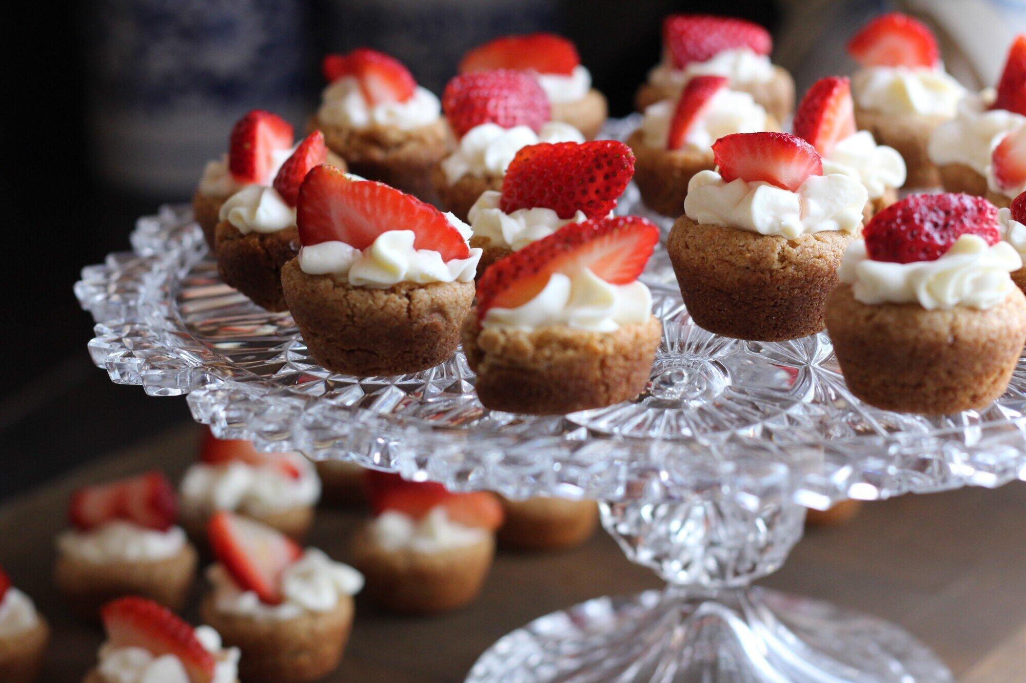 8 Attractive Cupcake Display Stands for Weddings